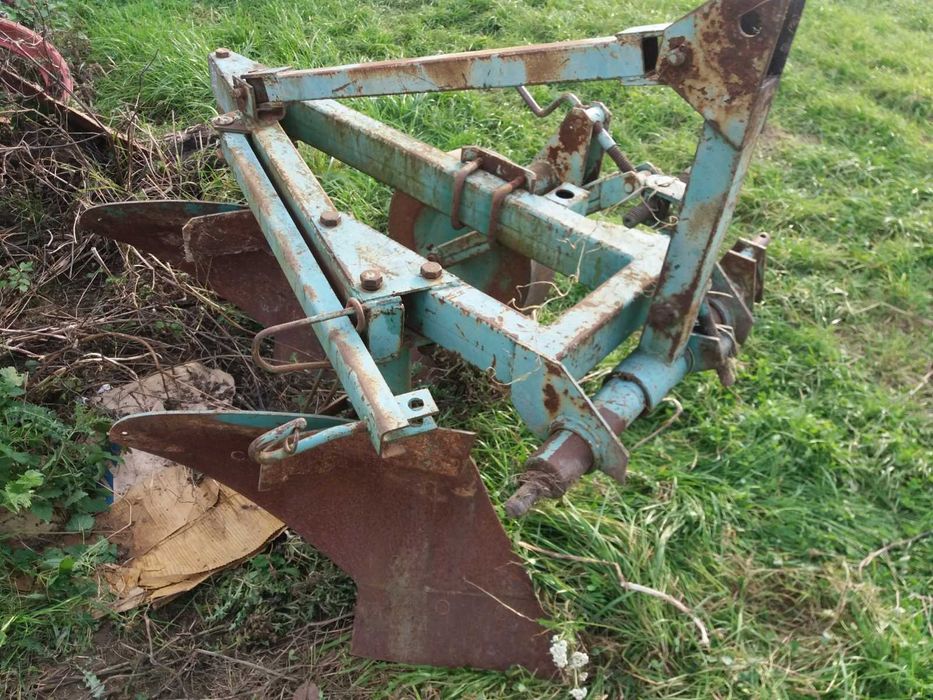 плуг для трактора і мототрактора