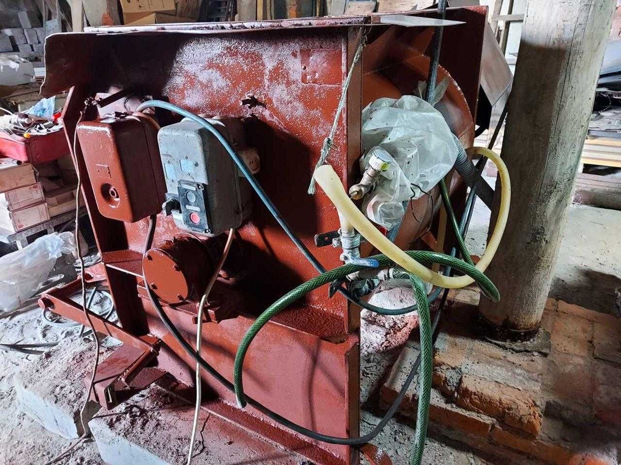 Продаж у м. Корюківка складського приміщення з виробничим обладнанням.