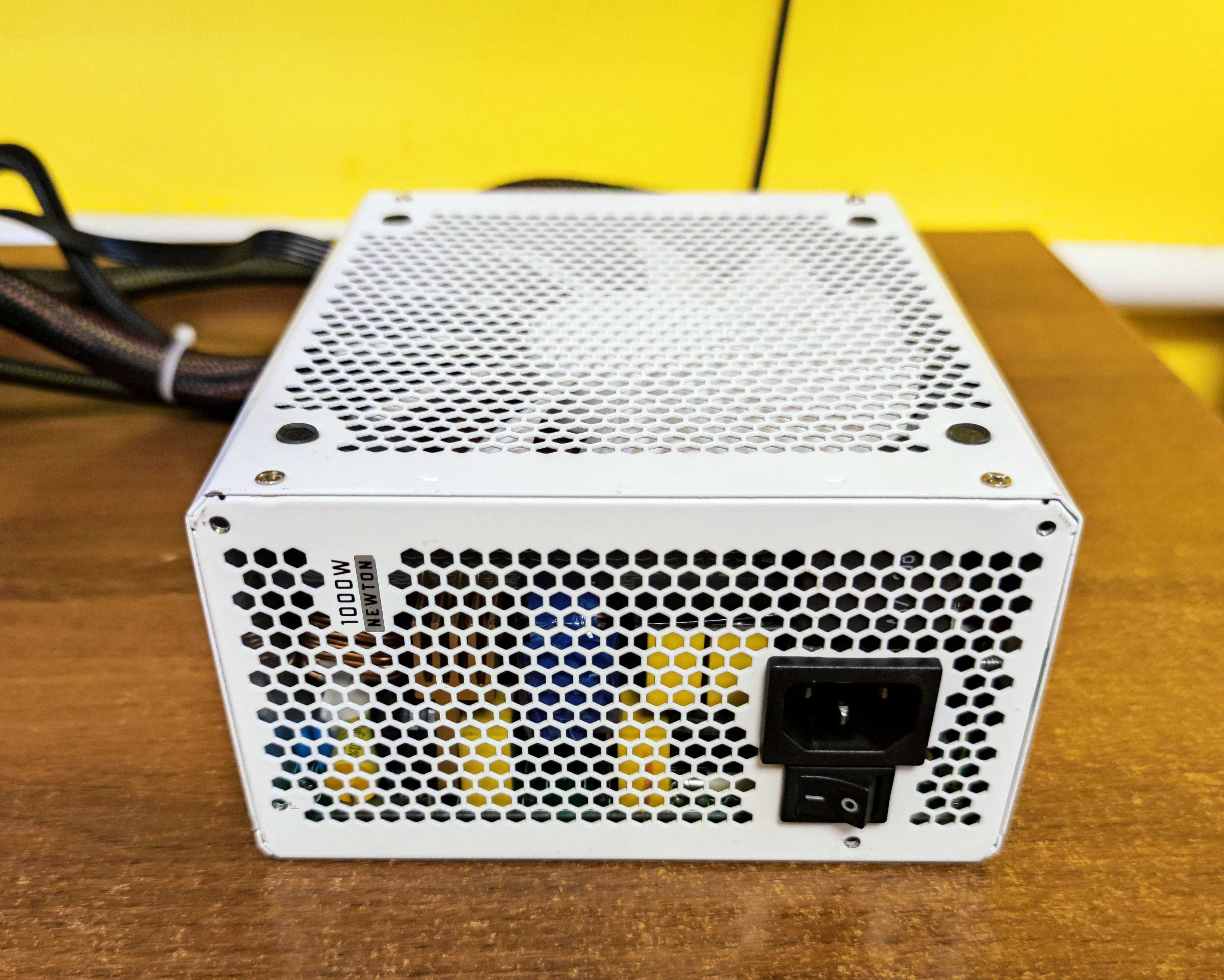 Блок живлення Fractal Design Newton R3 1000W 80 Plus Platinum White