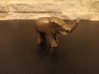 Mały słoń z mosiądzu słonik