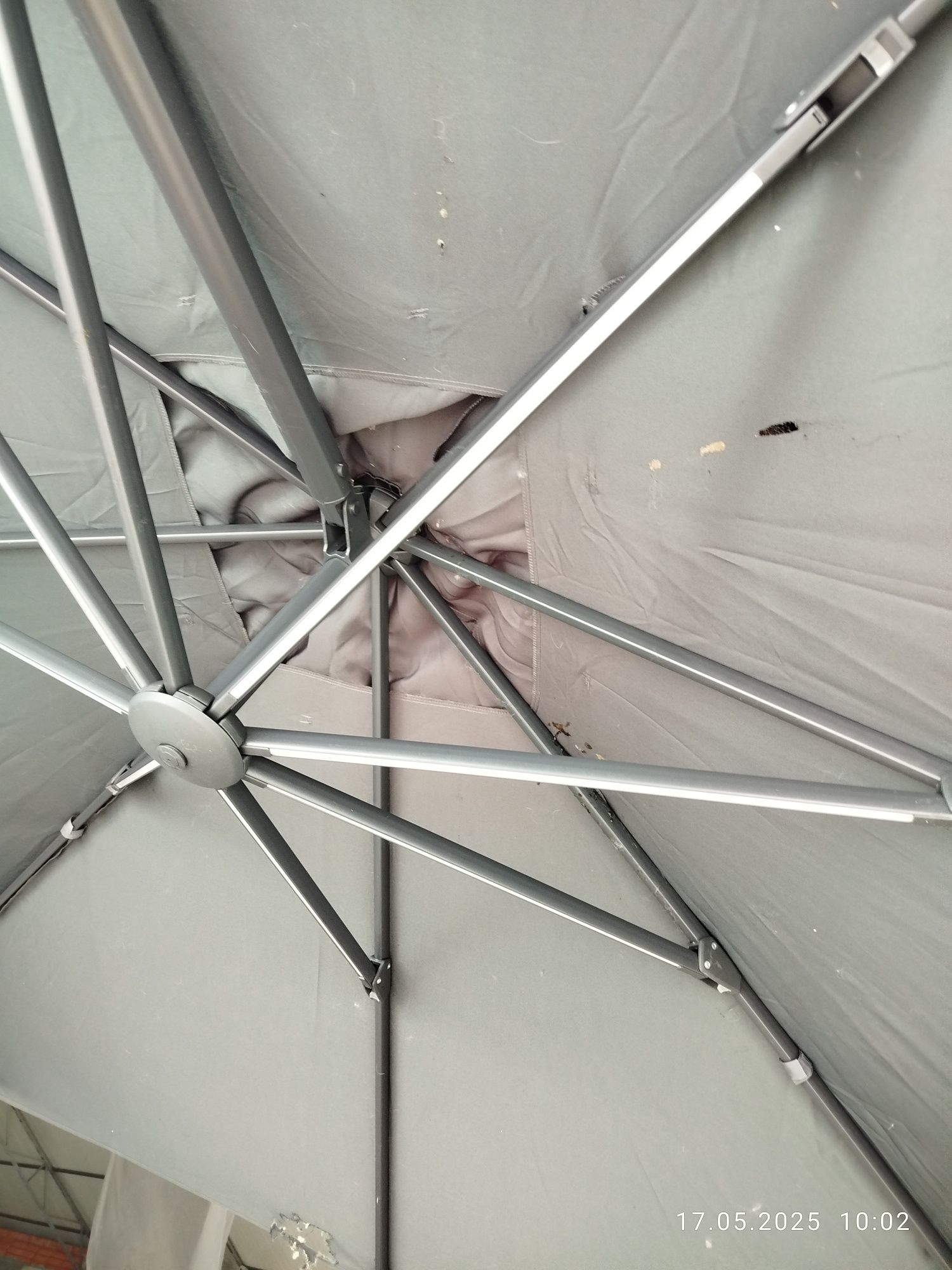 Parasol ogrodowy z podstawą i pokrowcem