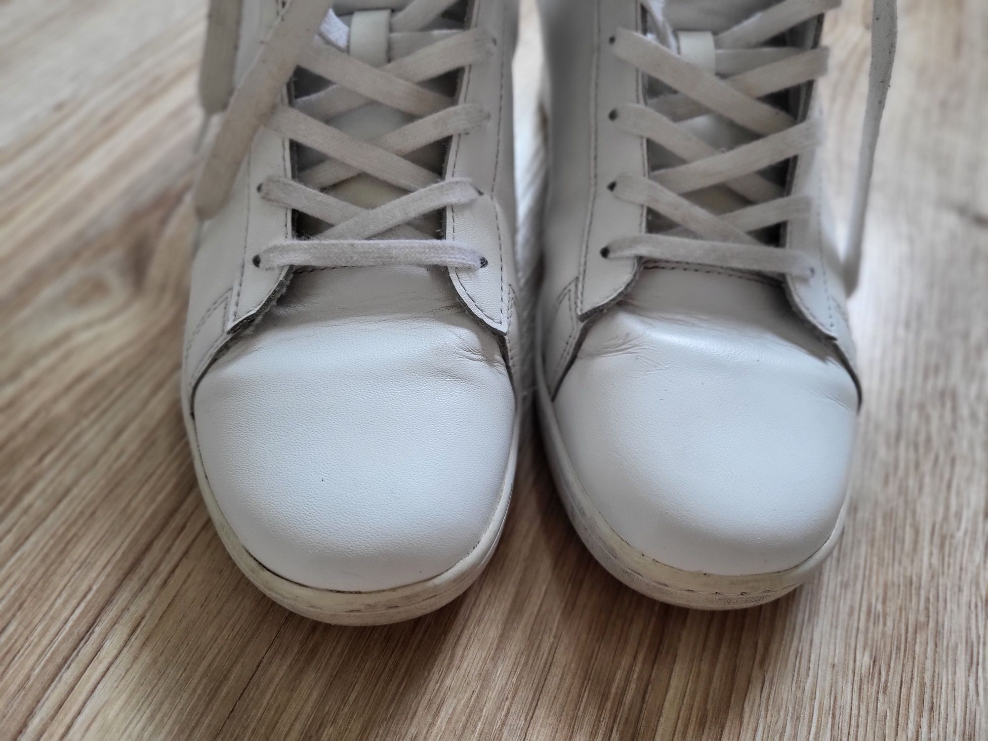 Buty sportowe za kostke ukryty koturn lacoste 41