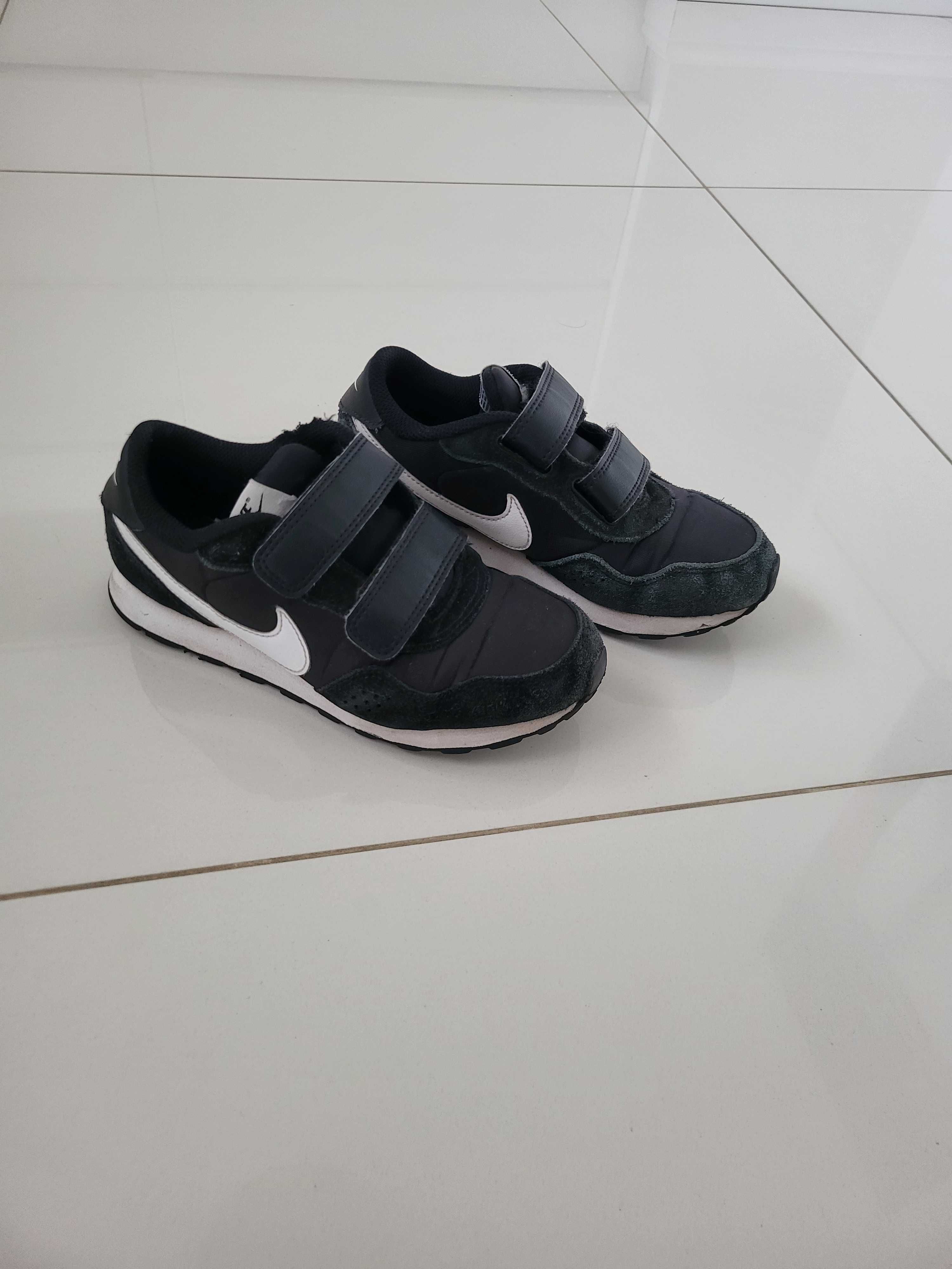 Buty sportowe chłopięce Nike na rzepy, roz. 32