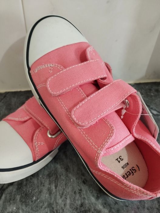 Sapatilhas Rosa Novas da Unit Shoes