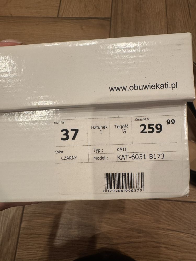 Klasyczne czarne czółenka