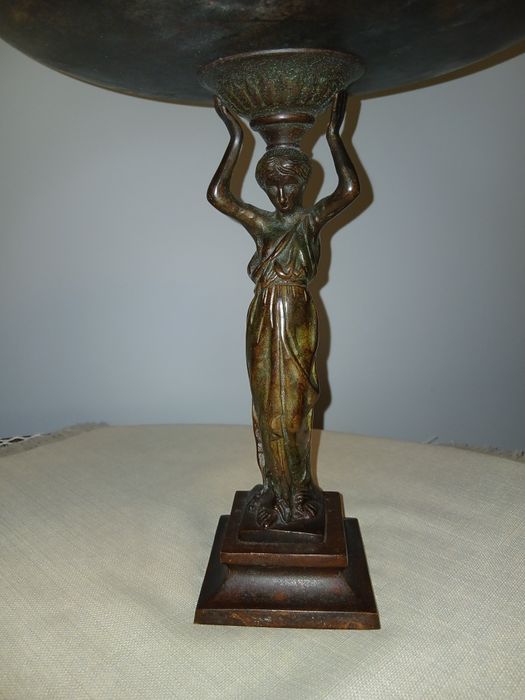 Patera na nodze antyczna