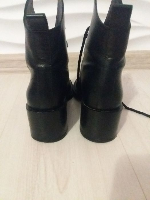 Продам черевики Estro