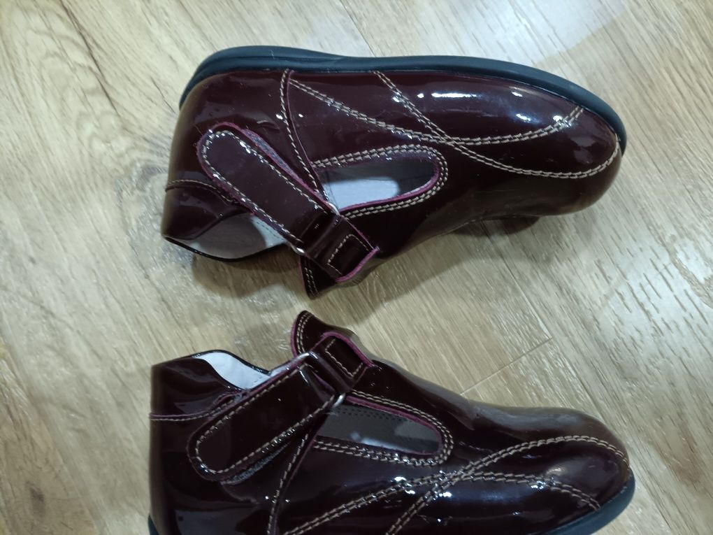 Sapatos em pele bordeaux 22/23