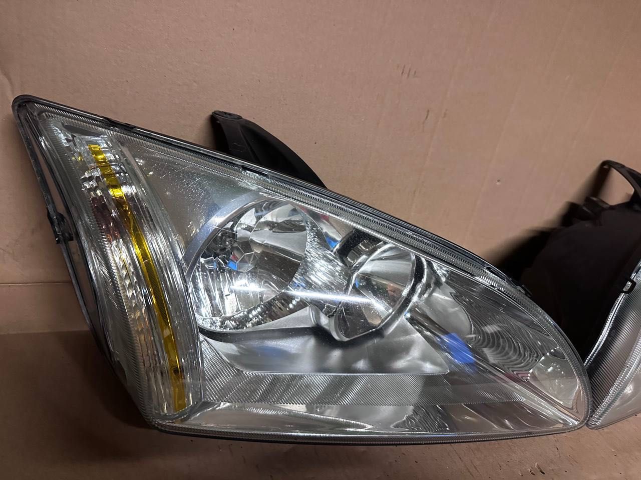 Lampa Prawa lewa PRZOD PRZEDNIA ford Focus