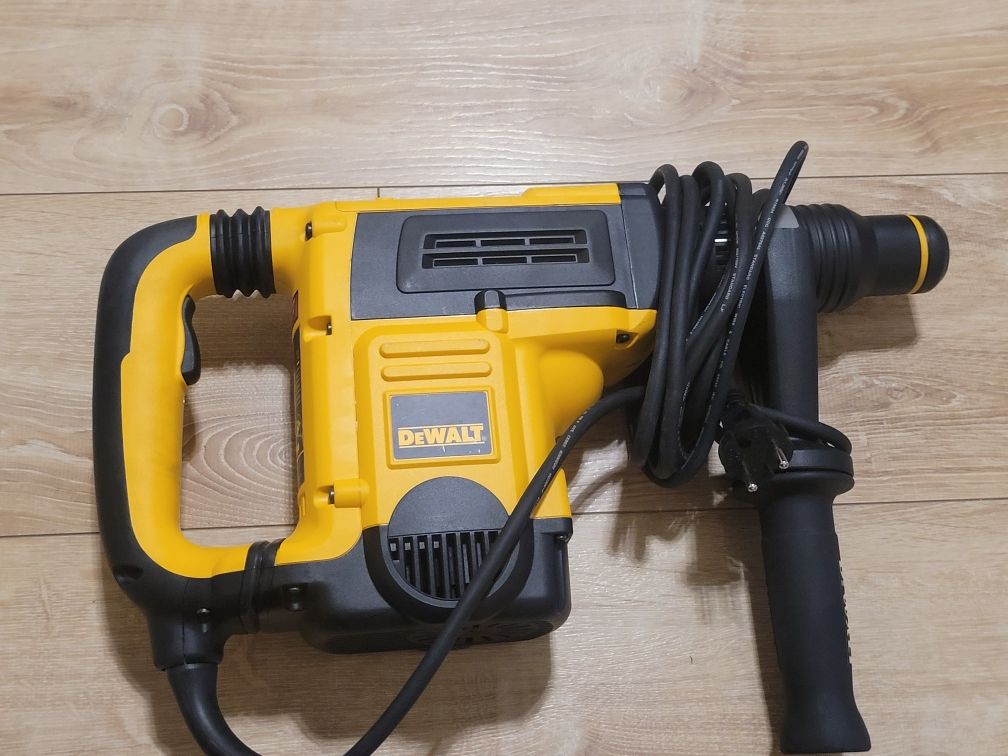 DeWalt D25601  młot udarowy z funkcją kucia