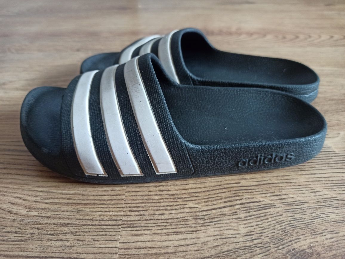 Czarne klapki dziecięce adidas rozmiar 32