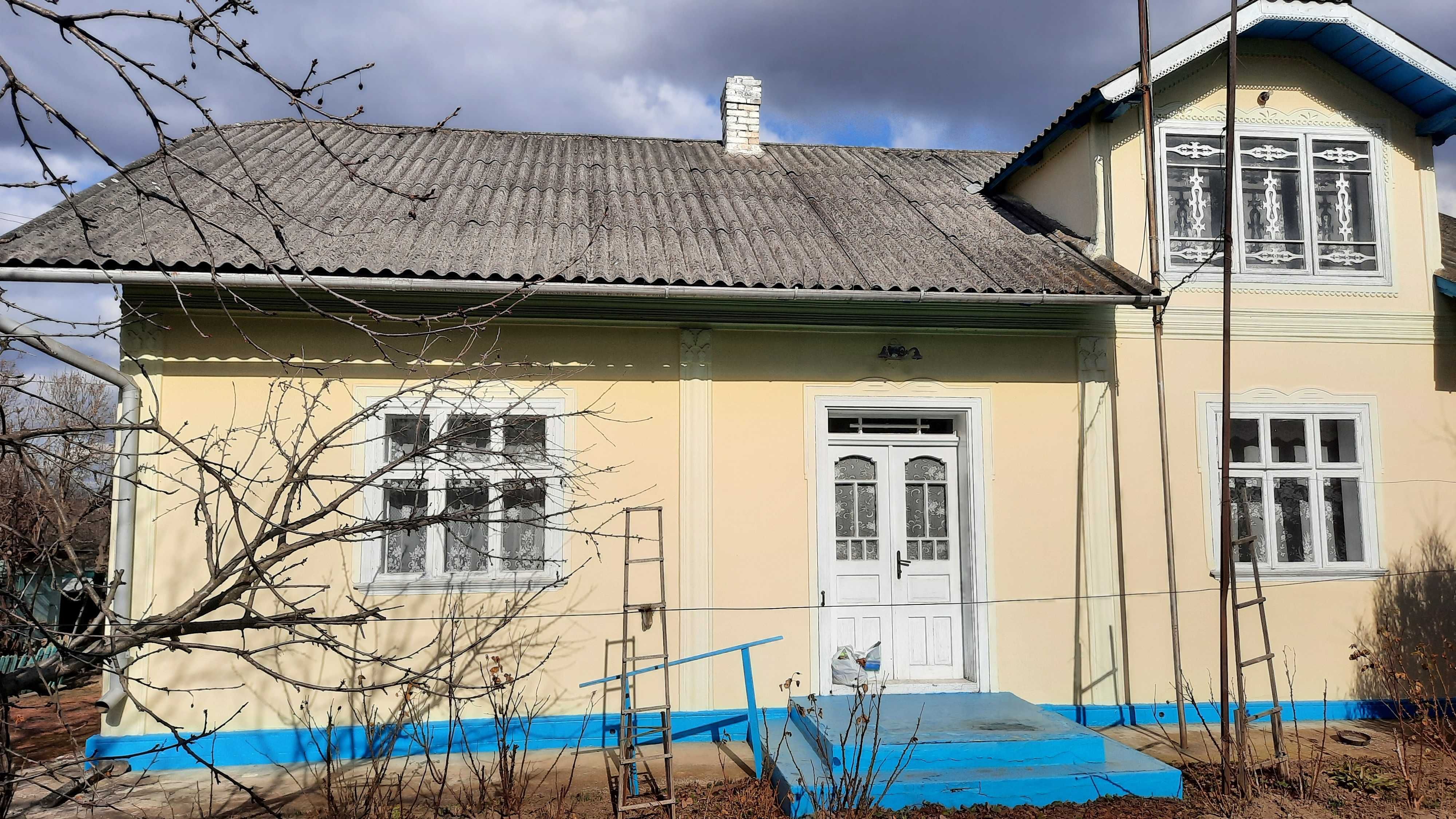 Господарство в центрі м. Вашківці Вижницького району Чернівецької обл