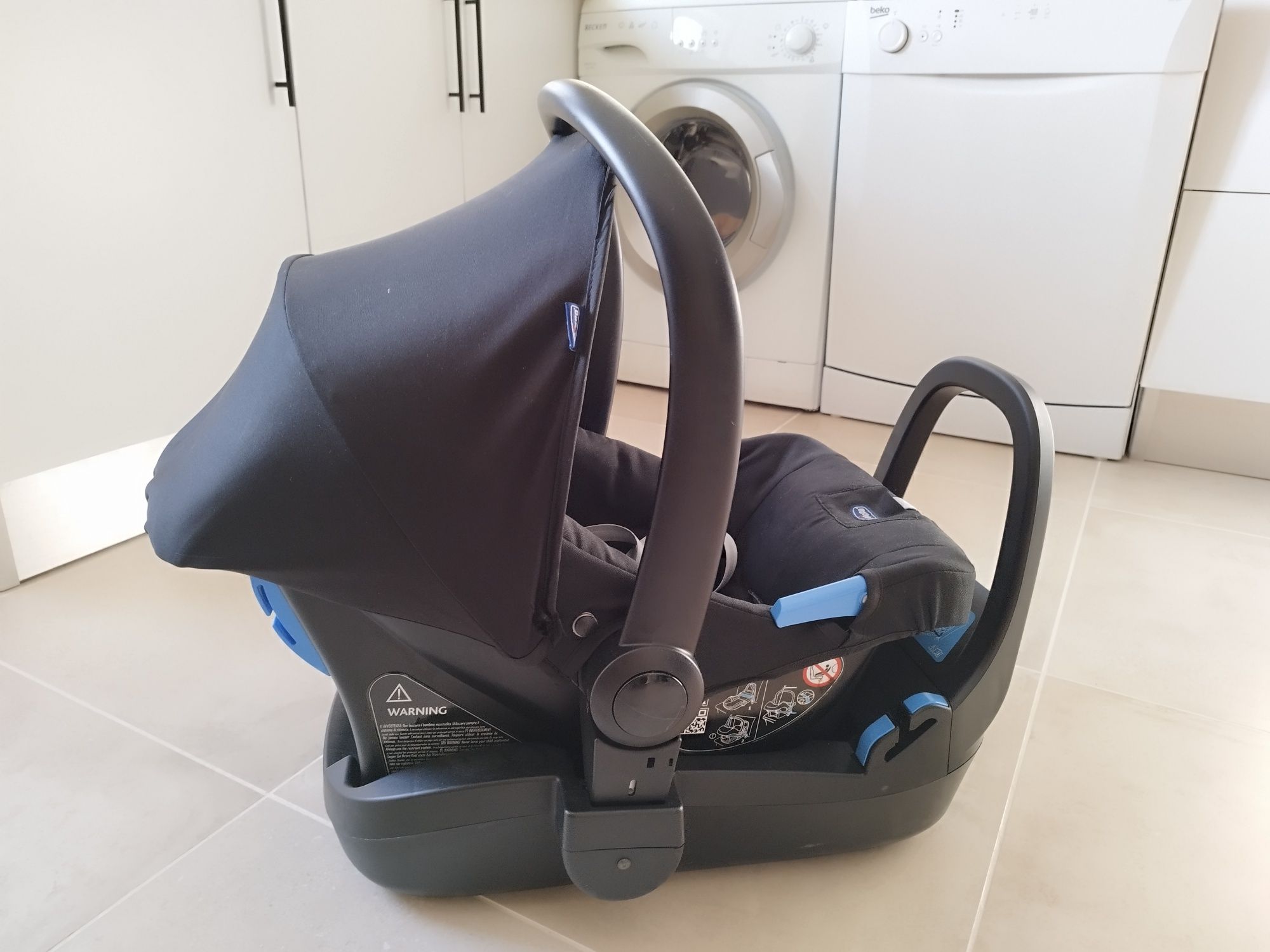 Cadeira Auto Bebé (Ovo) + Base de retenção (Chicco)