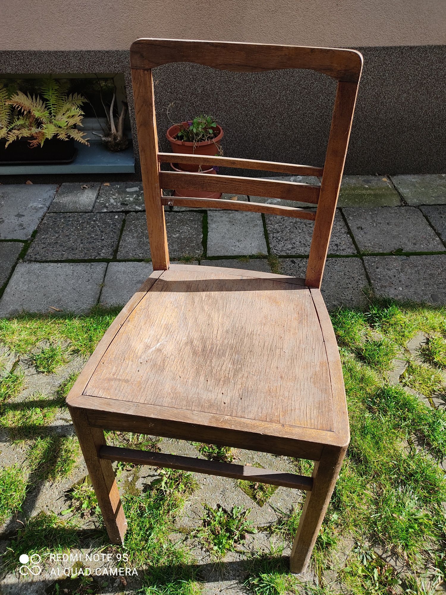 Krzesełko z drewna