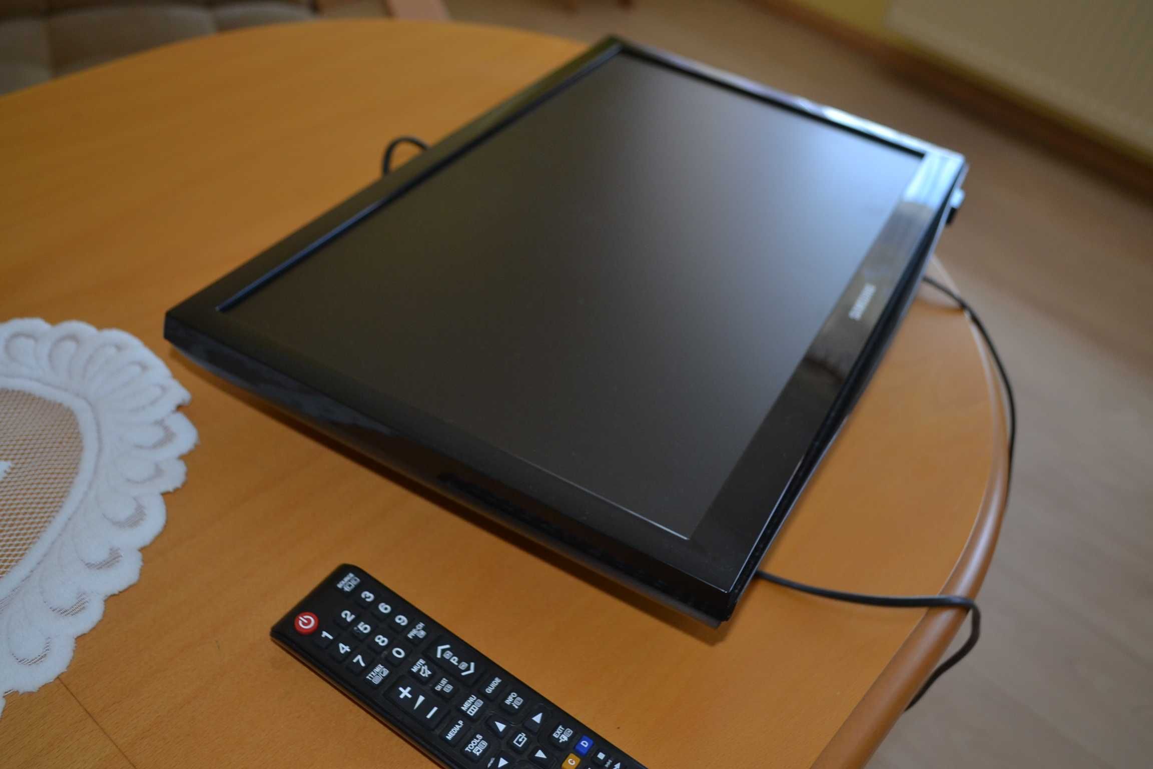 Samsung UE19H4000 z pilotem  sprawny