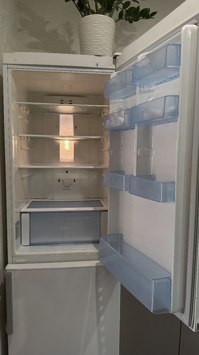 Продам холодильник LG