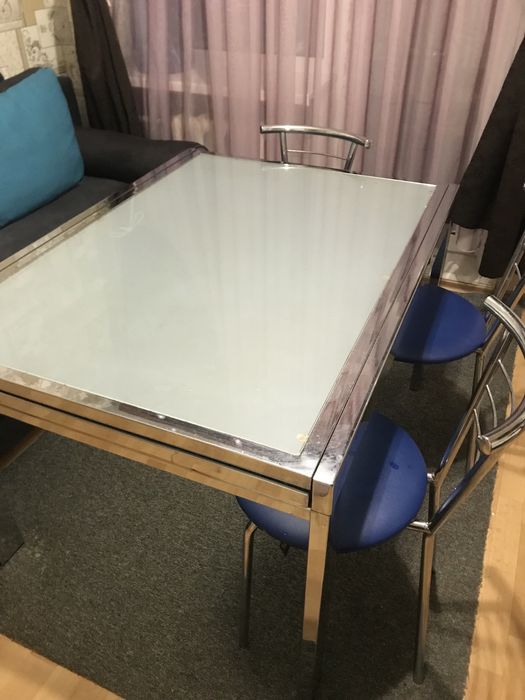 Продам стеклянный стол с нержавеющей медицинской стали со стульями