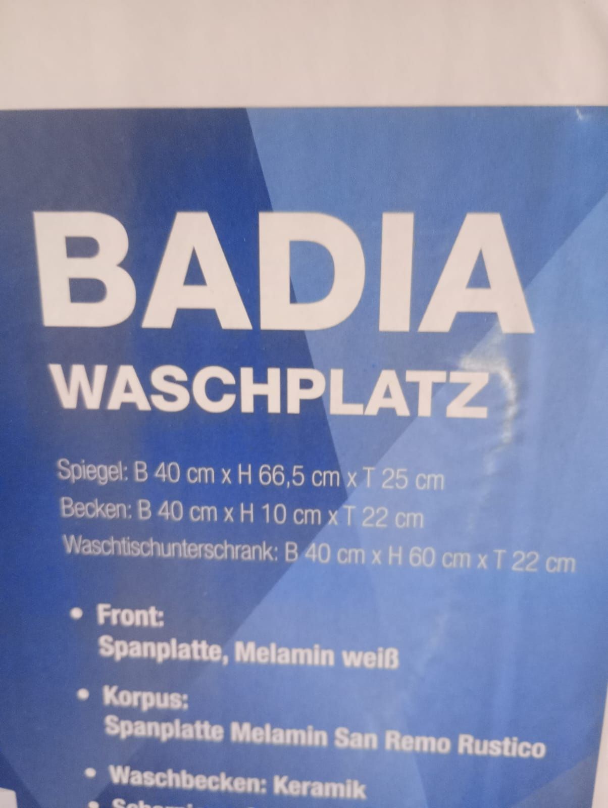 Szafka lazienkowa z lustrem