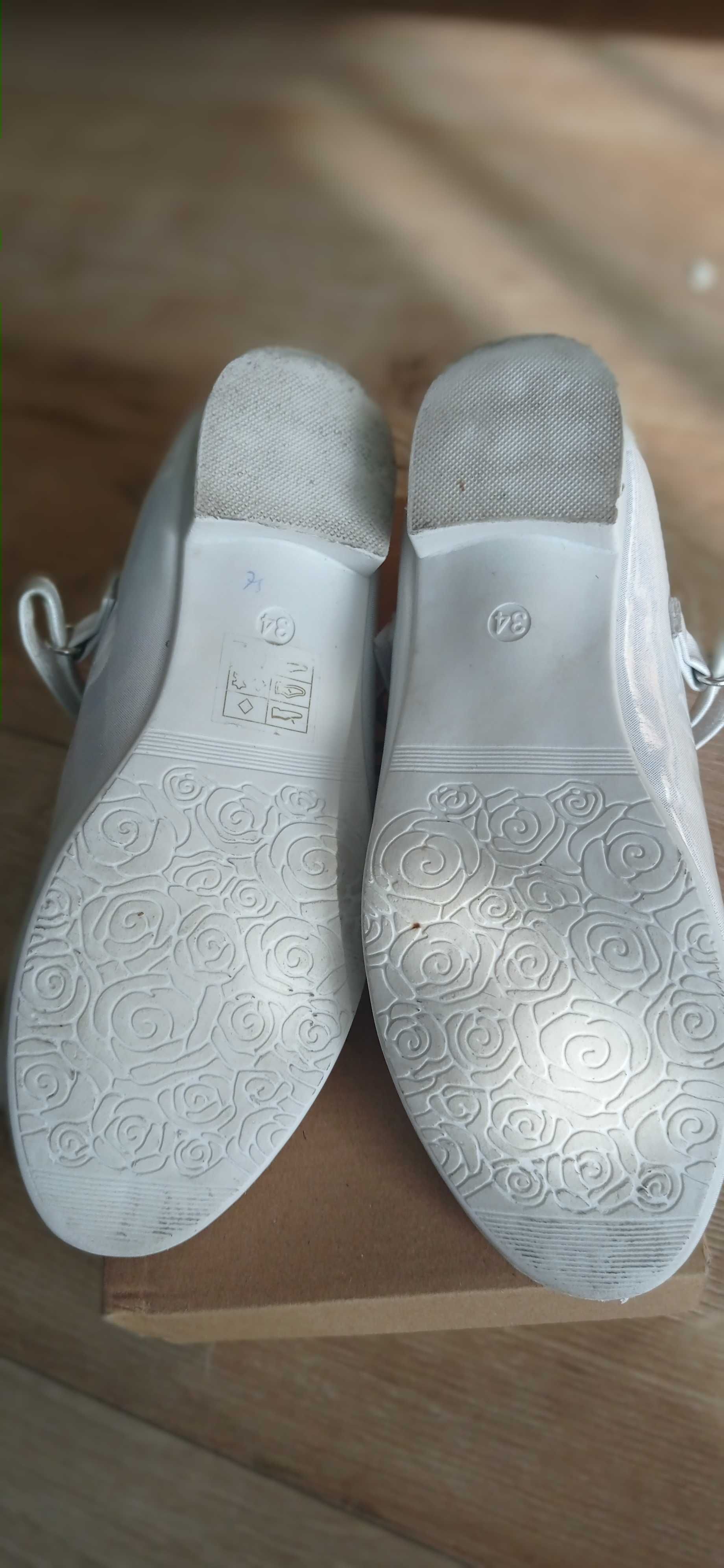 Buty komunijne, balerinki białe r.34