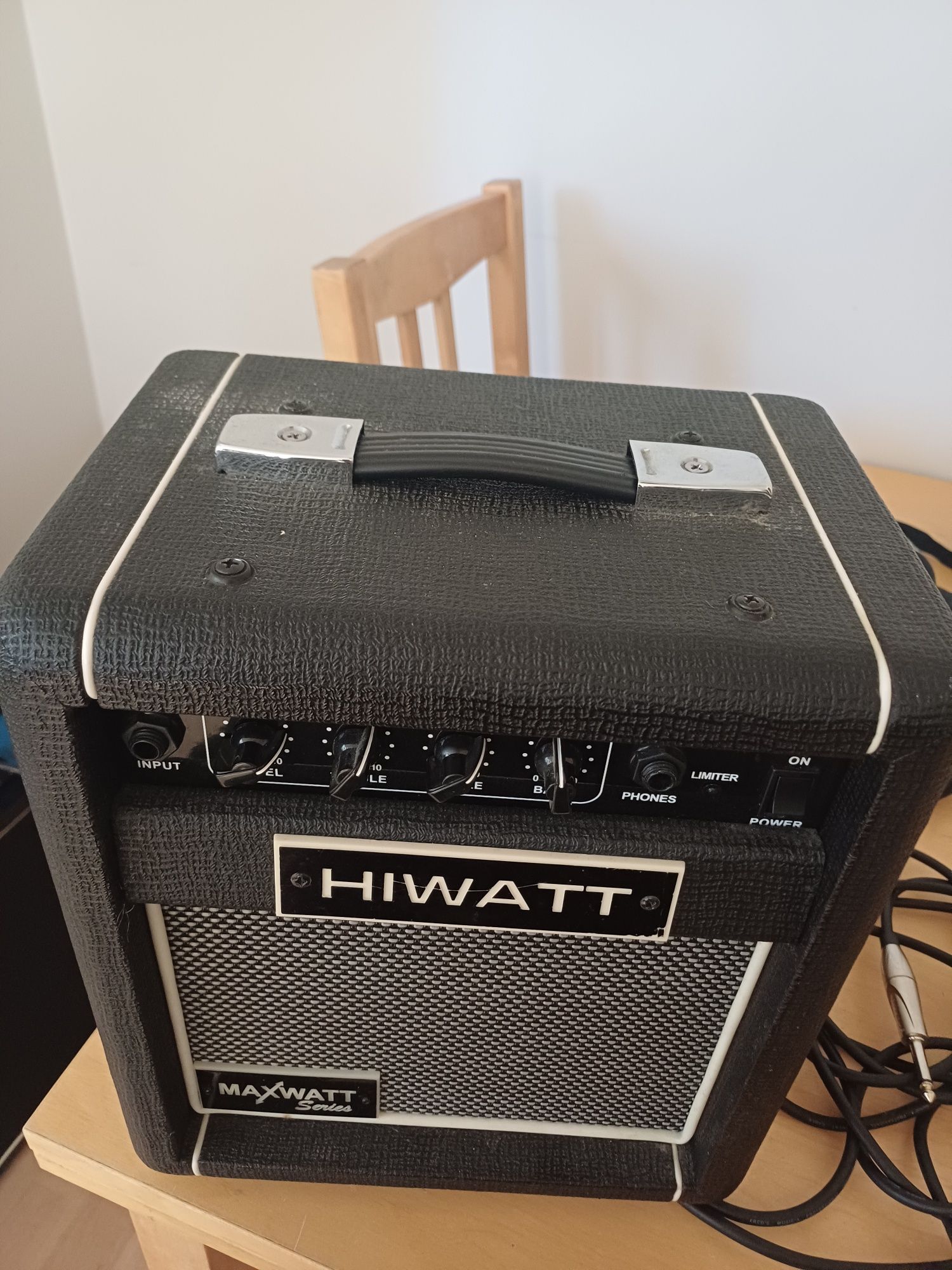 Wzmacniacz basowy Hiwatt Maxwatt

mam na sprzedaż wzmacniacz basowy Hi