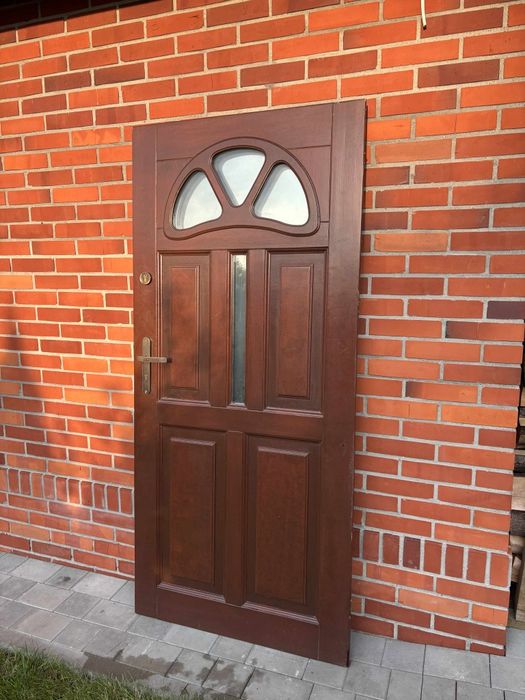 Masywne Drzwi drewniane wejściowe zewnętrzne prawe
