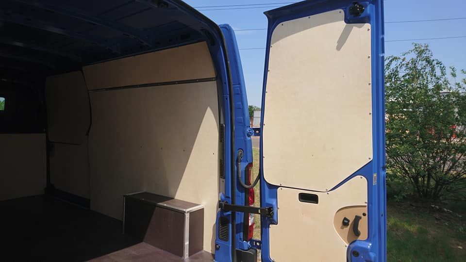 Zabudowa aut dostawczych Renault Master L3H2