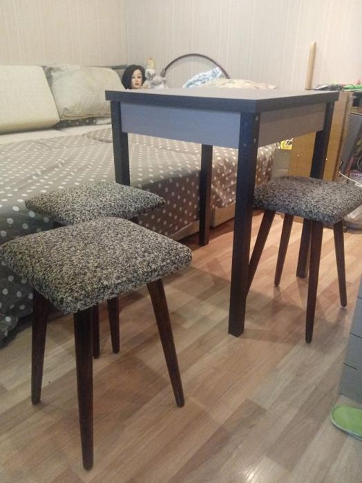 Стол и табуретки