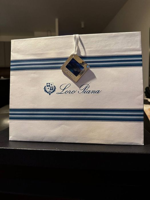 Брендові пакети і коробки