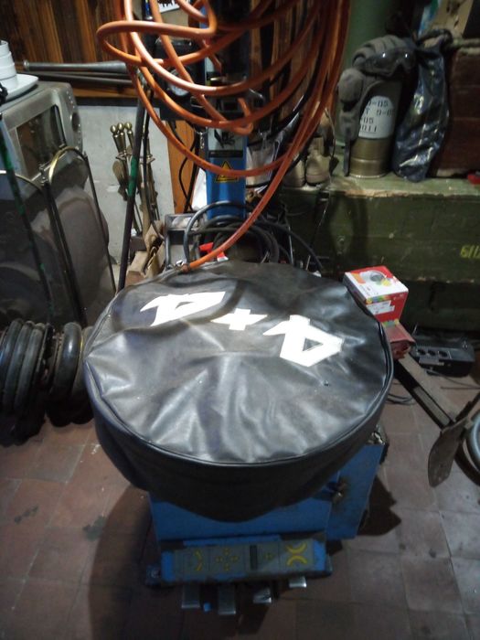 Продам шиномонтажне обладнання.