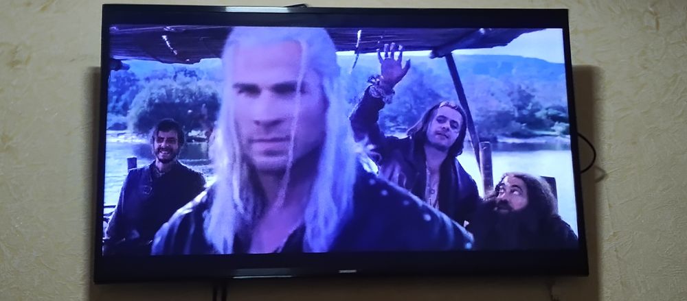 Телевізор Samsung UE40JU6072U + ТВ приставка H96 Max 4K Ultra HD