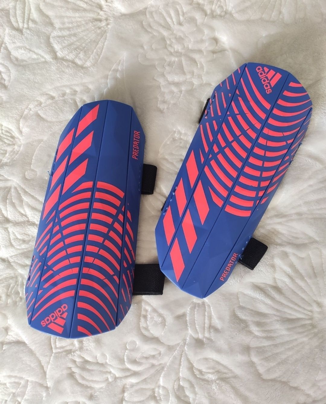 Щитки Adidas Predator