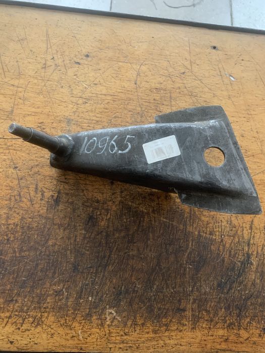 Кронштейн амортизатора правий УАЗ 469-2905534-02