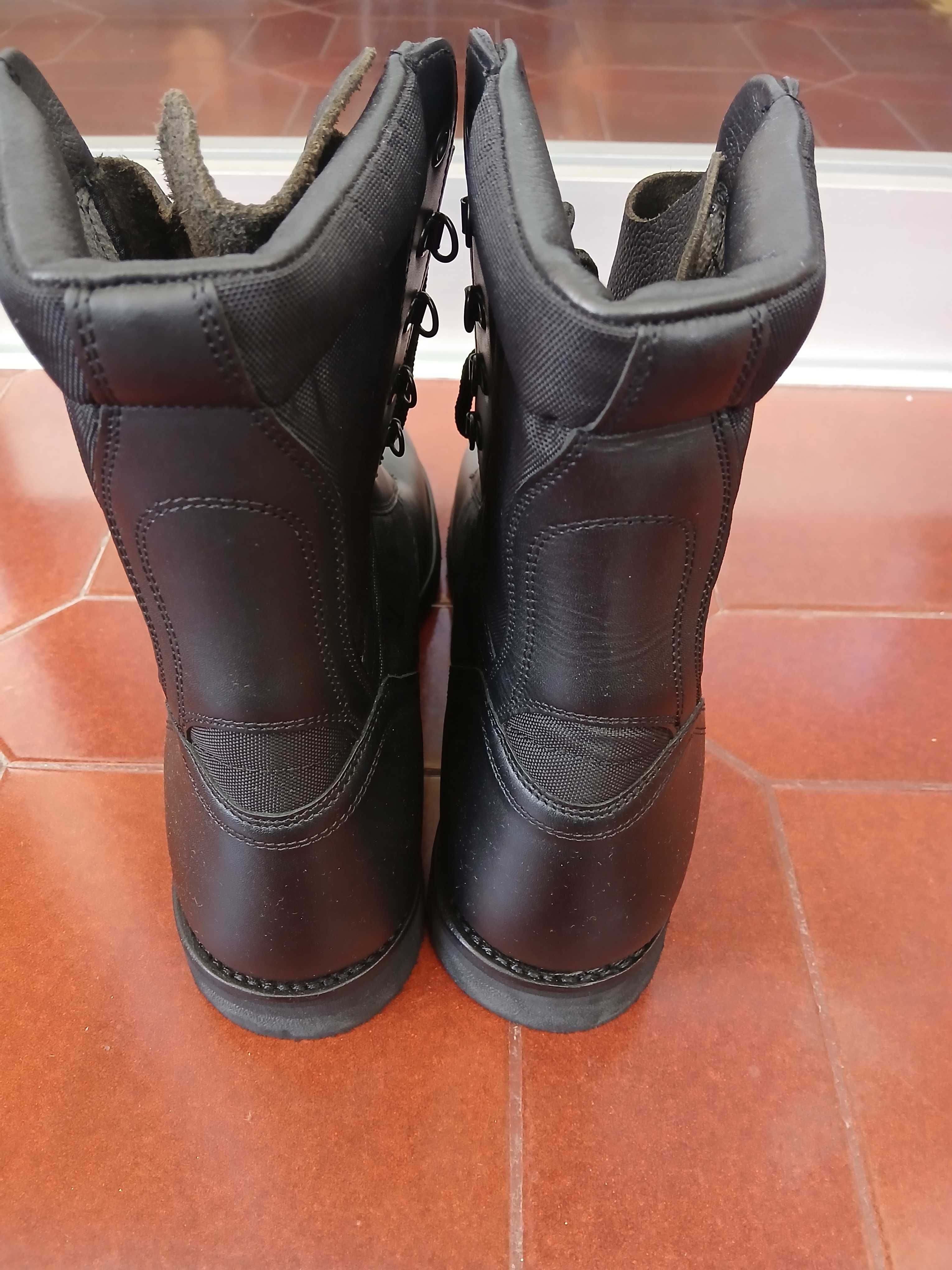 Botas militares (novas) n.°46
