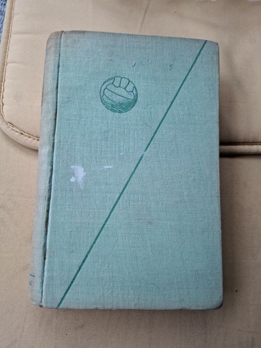 Livro tecnico de futebol antigo de 1957