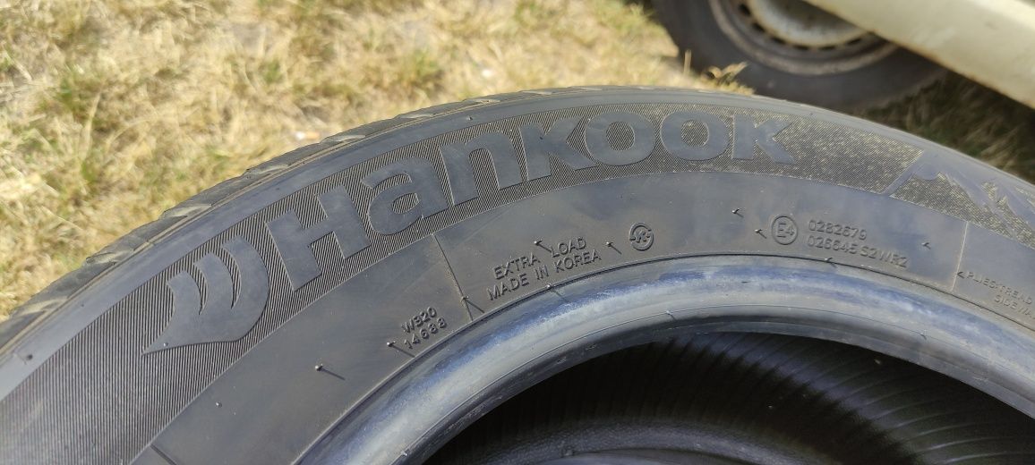 Opony zimowe z 2015r 225/60/18 Hankook 1N