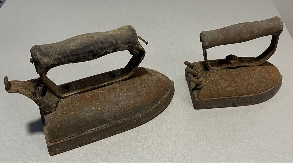 Dwa Zabytkowe Żelazka