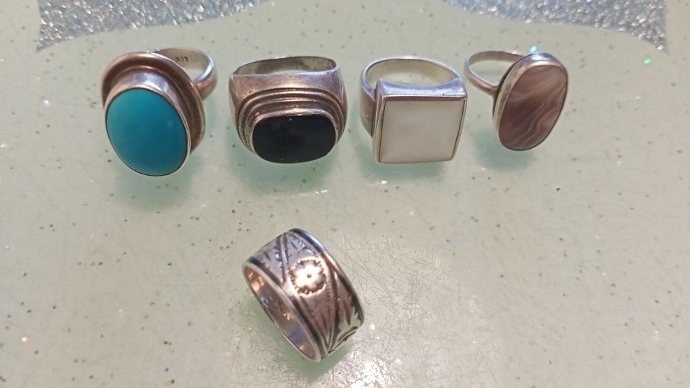 Прикраси зі срібла, персні, сережки