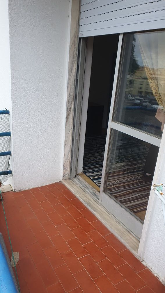 Sintra Quarto varanda sem caução somente casal ou dupla
