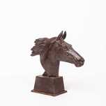 Escultura em ferro de cabeça de cavalo
