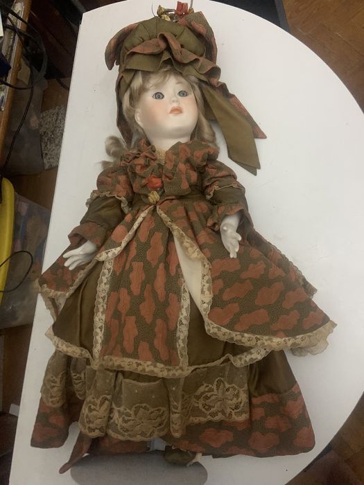 Boneca de porcelana portuguesa Alda