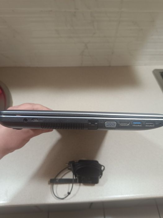 Продам Ноутбук ASUS N541S в отличном состоянии.