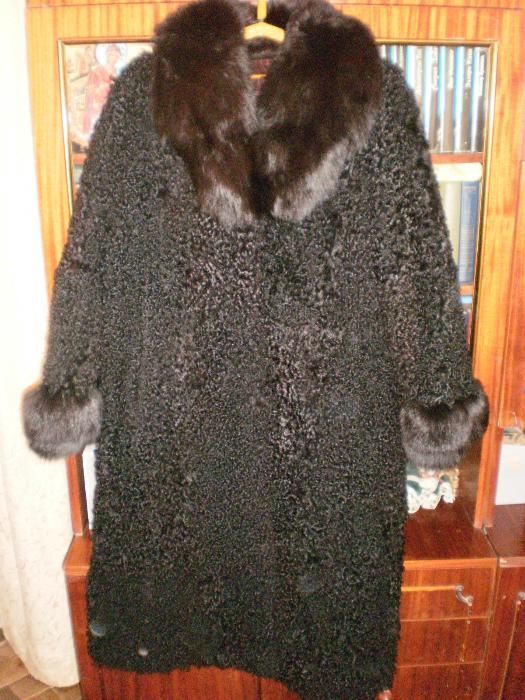 Продається жіноча шуба