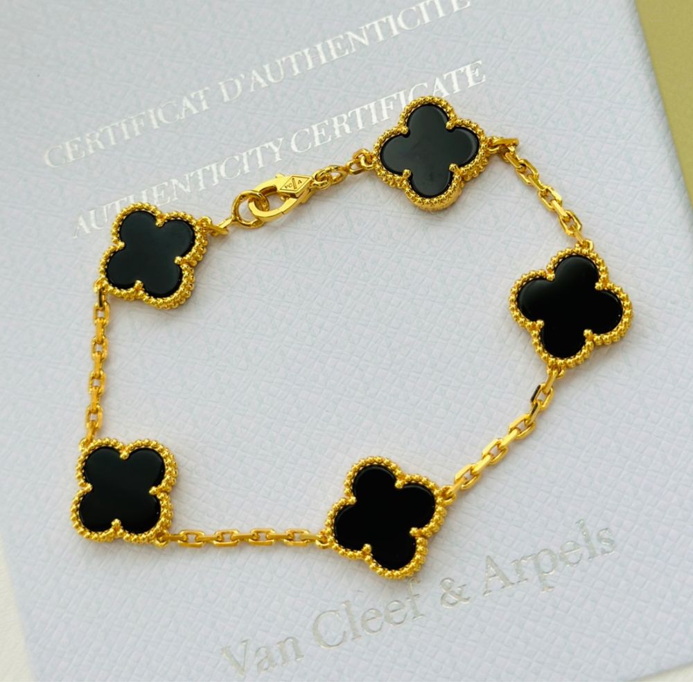 Pulseiras e colares van cleef
