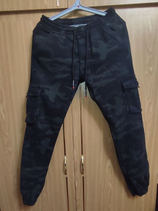 Продам нові теплі зимові чоловічі штани джинси
Розмір на фото