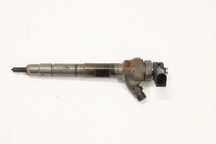 VW Passat B7 wtryskiwacz 03L130277J