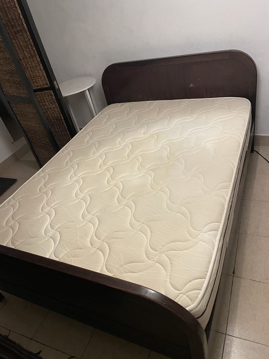 Cama madeira maçica +colchaão muito bom