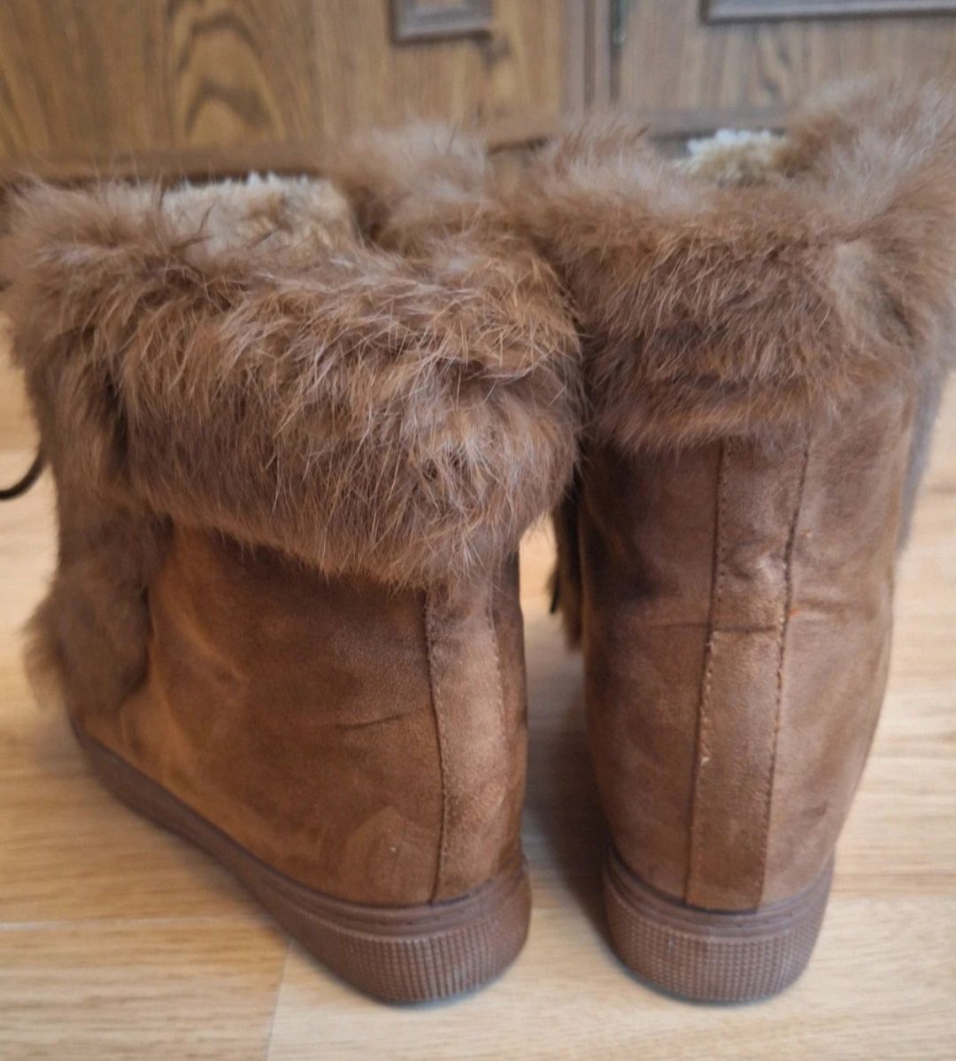 Buty ocieplane na koturnie
