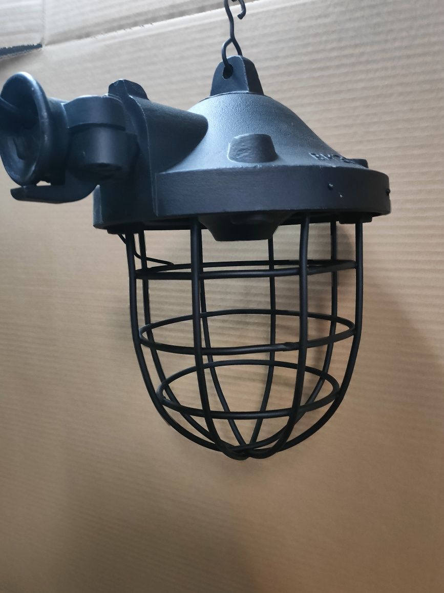 Czarna lampa warsztatowa PRL odrestaurowana Loft