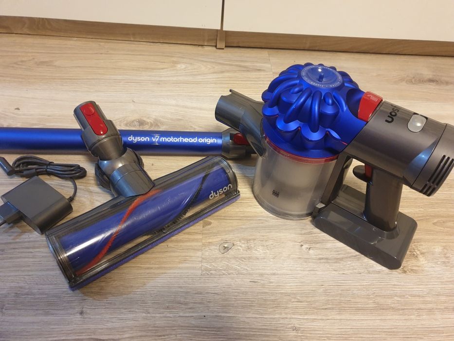 Odkurzacz Dyson v7 bezprzewodowy pionowy ładny