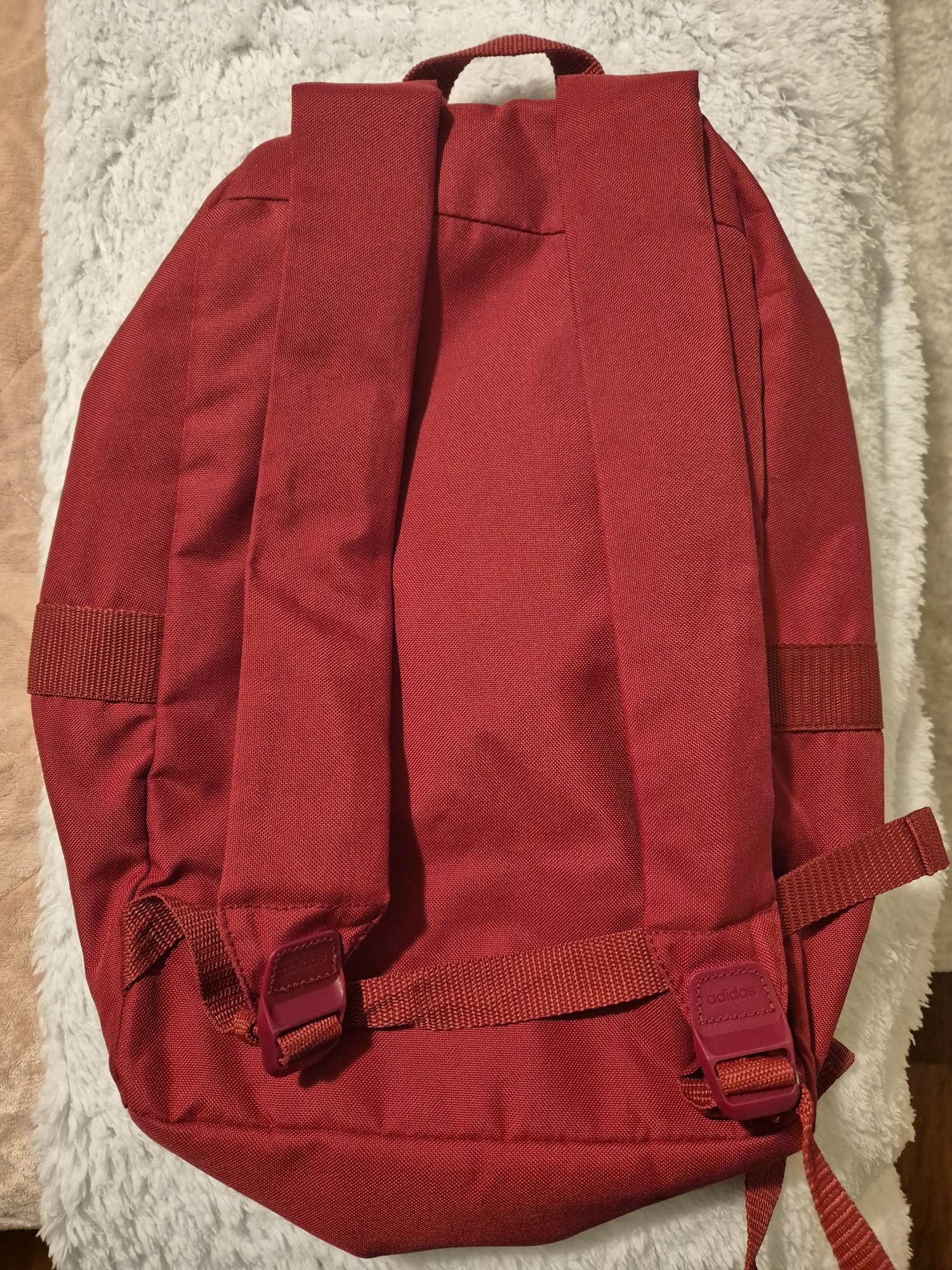 Mochila adidas vermelha